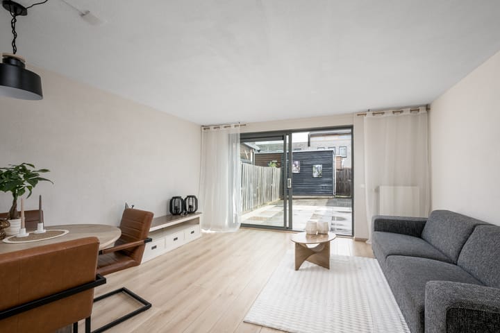 Tussenwoning te koop: Rodinweg 29, Almere