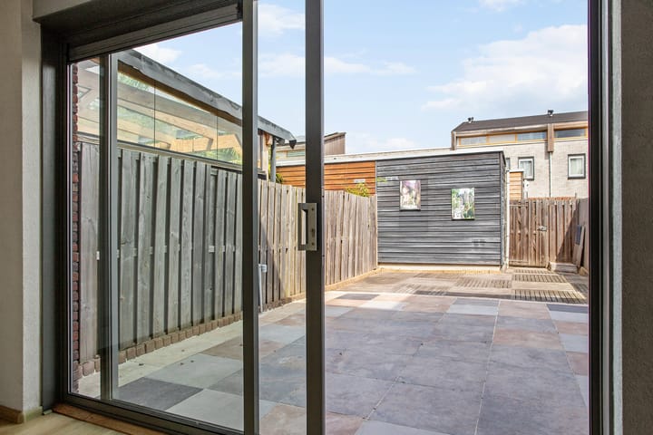 Tussenwoning te koop: Rodinweg 29, Almere