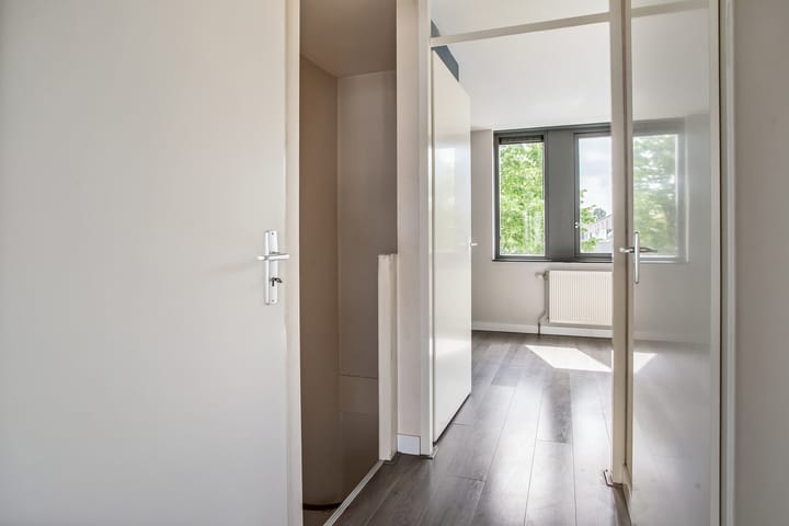 Tussenwoning te koop: Rodinweg 29, Almere