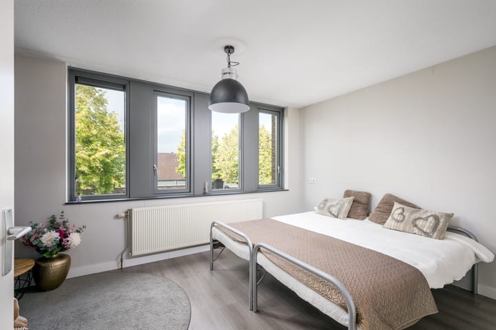 Tussenwoning te koop: Rodinweg 29, Almere
