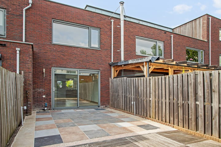 Tussenwoning te koop: Rodinweg 29, Almere