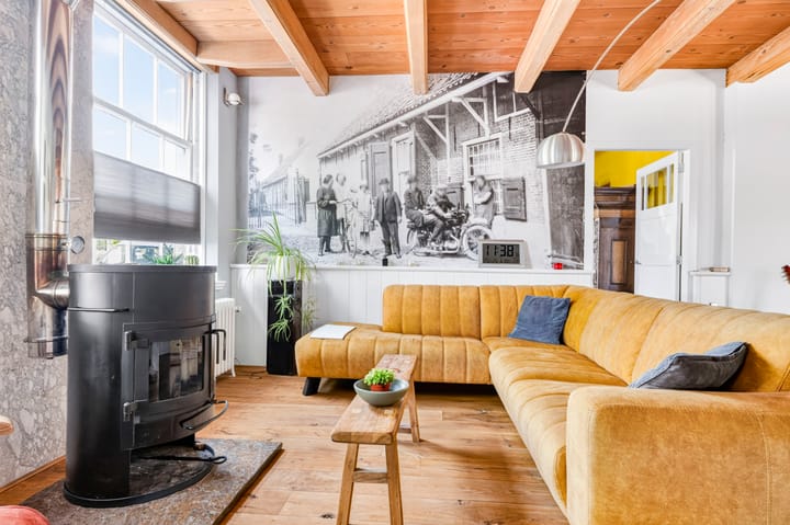 Twee-onder-één-kap te koop: Voorstraat 16, Piershil