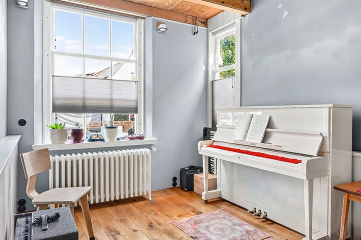 Twee-onder-één-kap te koop: Voorstraat 16, Piershil
