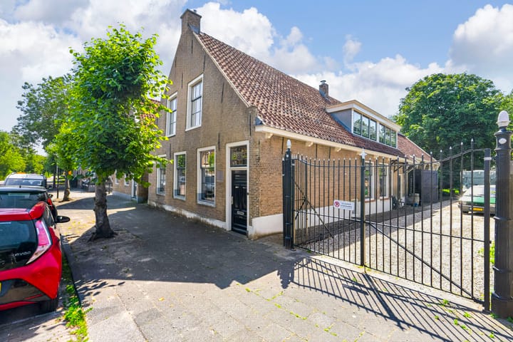 Twee-onder-één-kap te koop: Voorstraat 16, Piershil
