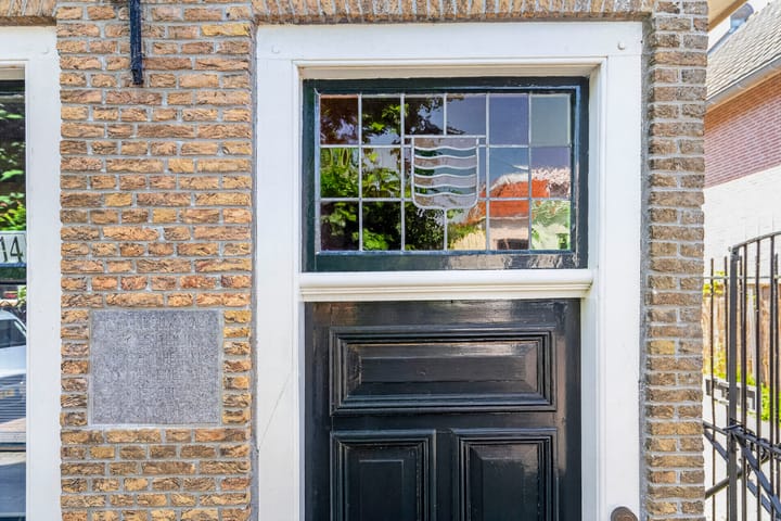 Twee-onder-één-kap te koop: Voorstraat 16, Piershil