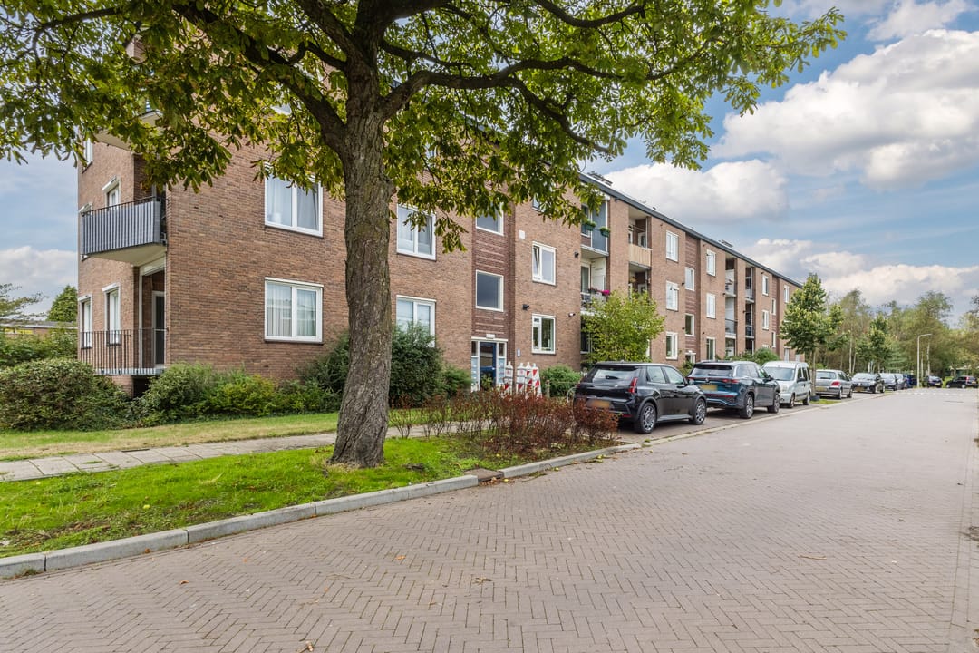 Photo 2 of Plutostraat 62