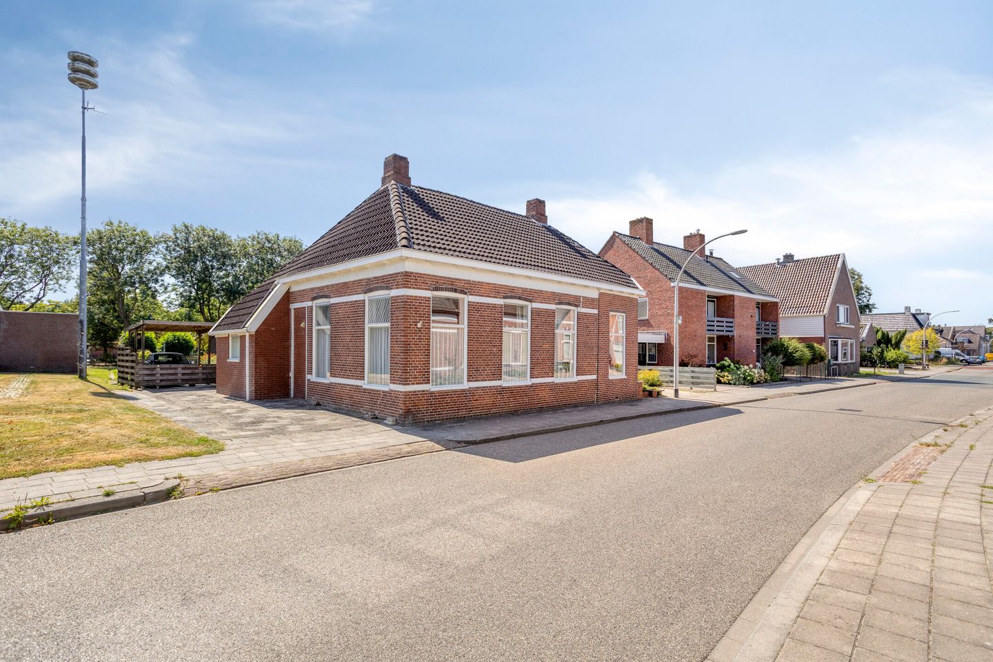 Foto 1 van Schoolstraat 1