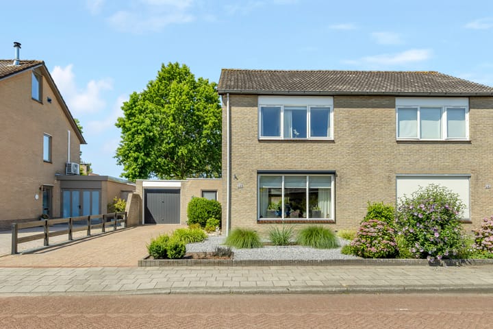 Twee-onder-één-kap te koop: Kardinaal Alfrinklaan 143, Nijkerk