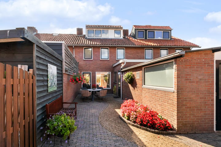 Tussenwoning te koop: Dorsmanstraat 8, Hilversum