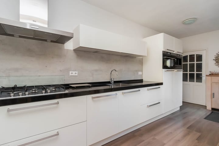 Tussenwoning te koop: Dorsmanstraat 8, Hilversum