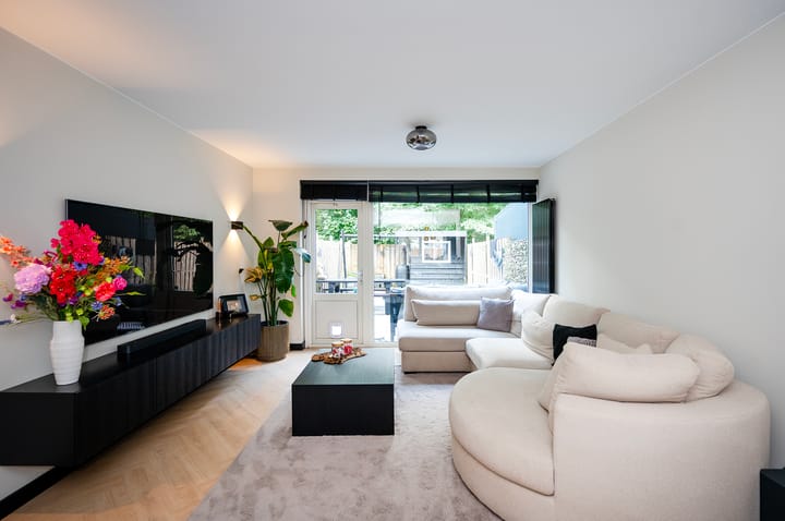 Tussenwoning te koop: Bloemstede 233, Maarssen