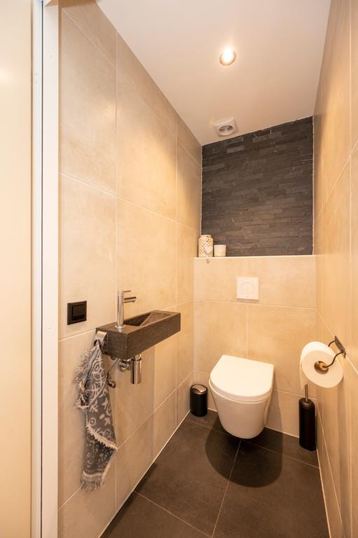 Tussenwoning te koop: Bloemstede 233, Maarssen