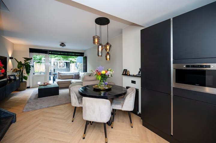 Tussenwoning te koop: Bloemstede 233, Maarssen