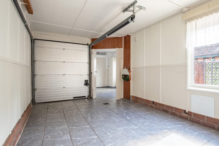 Twee-onder-één-kap te koop: Iepenlaan 5, Roermond