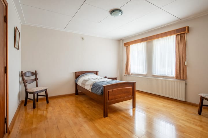 Twee-onder-één-kap te koop: Iepenlaan 5, Roermond