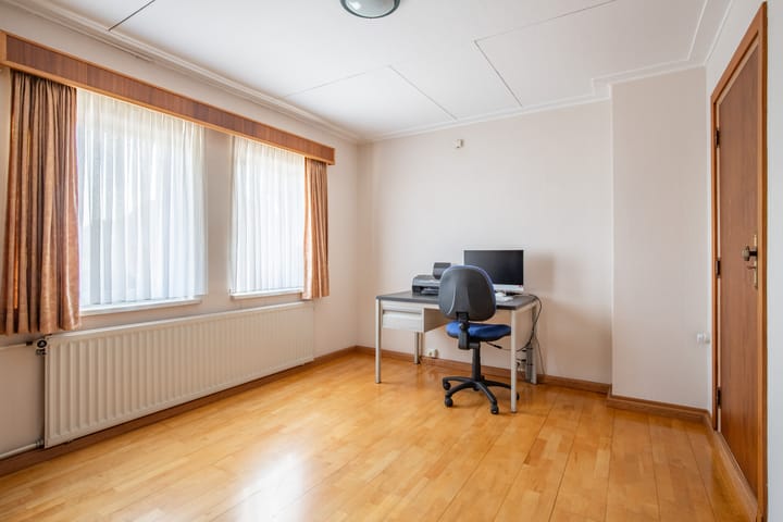Twee-onder-één-kap te koop: Iepenlaan 5, Roermond