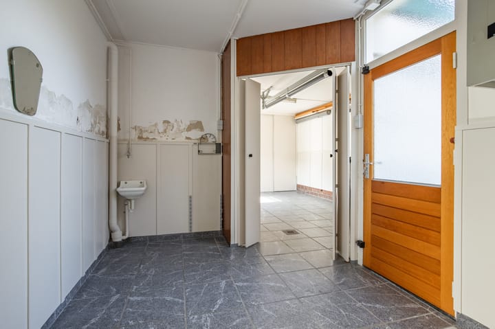 Twee-onder-één-kap te koop: Iepenlaan 5, Roermond