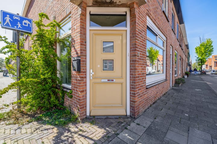 Photo 2 of Emmastraat 38