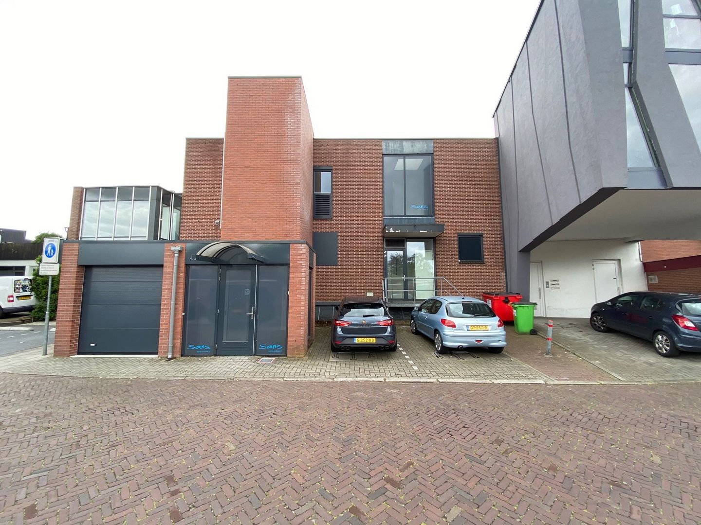 View photo 2 of Haarstraat 32-A