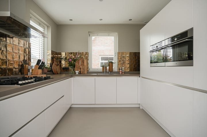 Twee-onder-één-kap te koop: Juffrouw H Scholtenstraat 10, Kesteren