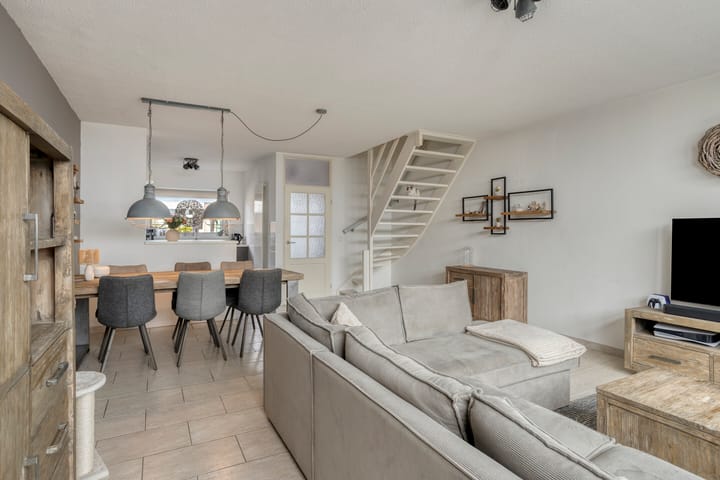 Tussenwoning te koop: Selma Kuijpersstraat 11, Landgraaf