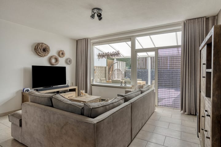 Tussenwoning te koop: Selma Kuijpersstraat 11, Landgraaf