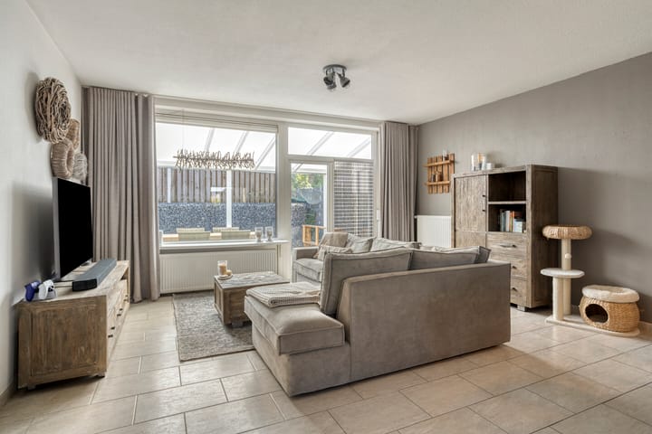Tussenwoning te koop: Selma Kuijpersstraat 11, Landgraaf