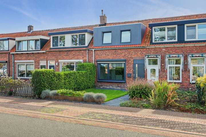 Tussenwoning te koop: Colijnsplaatseweg 19, Colijnsplaat