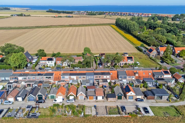 Tussenwoning te koop: Colijnsplaatseweg 19, Colijnsplaat