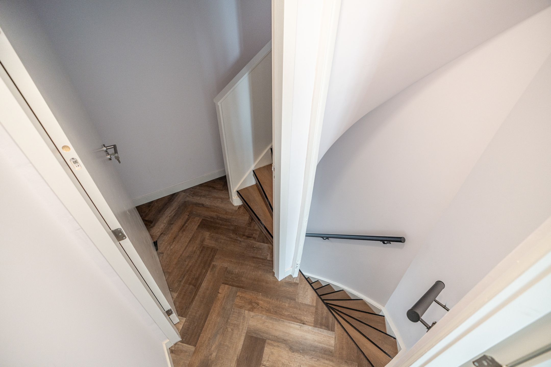 Photo 24 of Poelgeeststraat 6-B