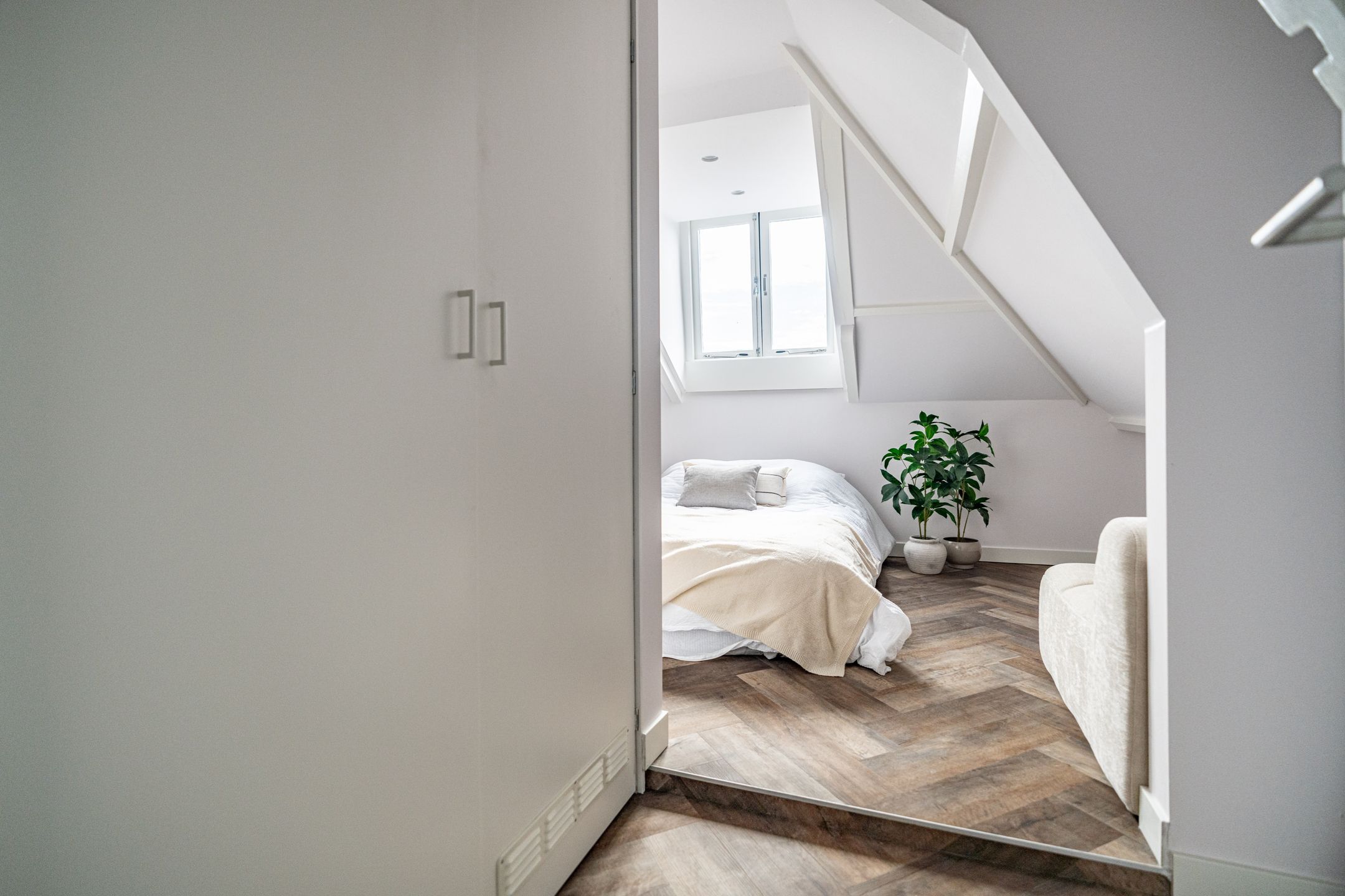 Photo 9 of Poelgeeststraat 6-B