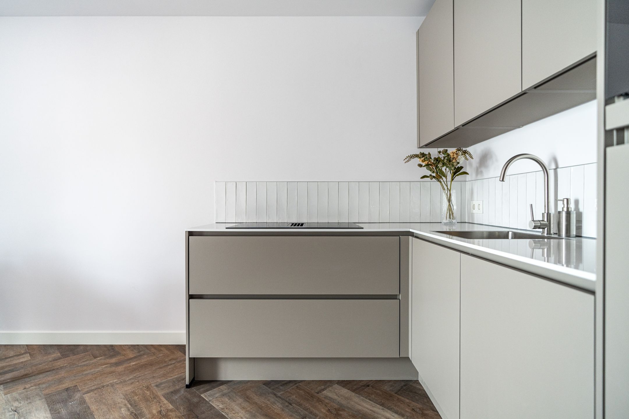 Photo 12 of Poelgeeststraat 6-B
