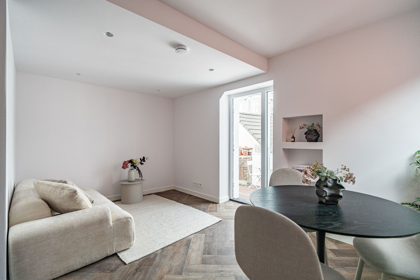 Photo 14 of Poelgeeststraat 6-B