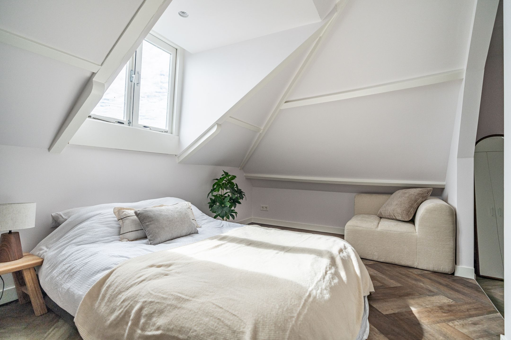 Photo 6 of Poelgeeststraat 6-B