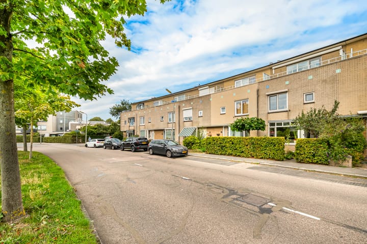 Tussenwoning te koop: Zon Bastion 13, Velserbroek