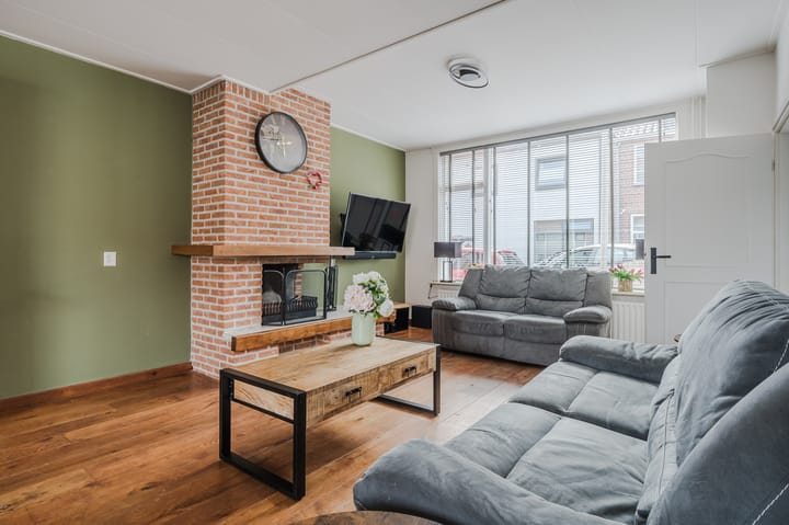 Tussenwoning te koop: Jan Tooropstraat 52, Katwijk (Zh)