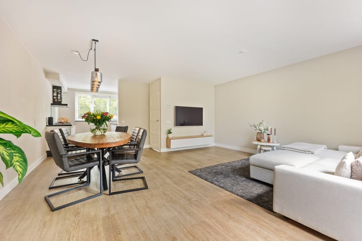 Tussenwoning te koop: Karperborch 21, Rosmalen