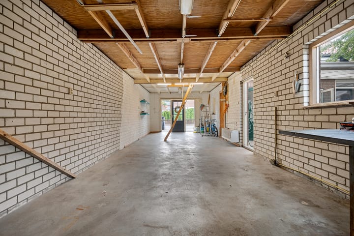 Foto 4 van Van Nesstraat 5