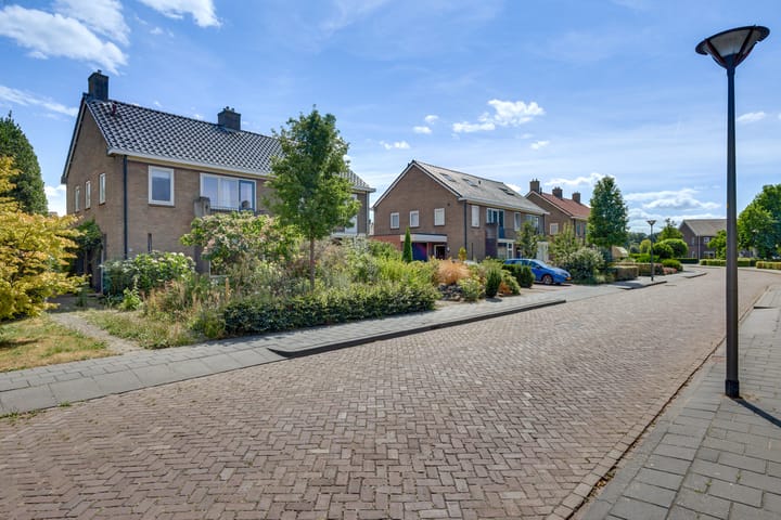 Twee-onder-één-kap te koop: Matthijs Kiersstraat 22, Steenwijk