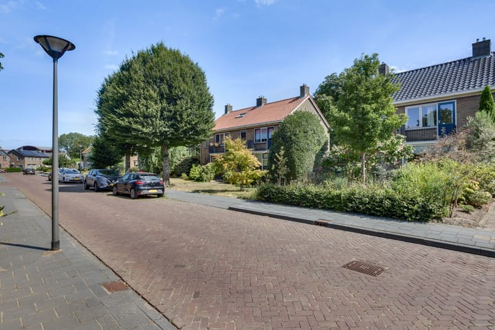 Twee-onder-één-kap te koop: Matthijs Kiersstraat 22, Steenwijk