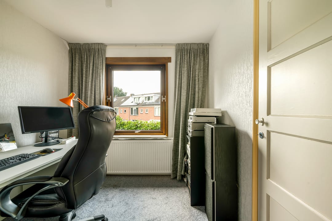 Photo 22 of Leliestraat 28