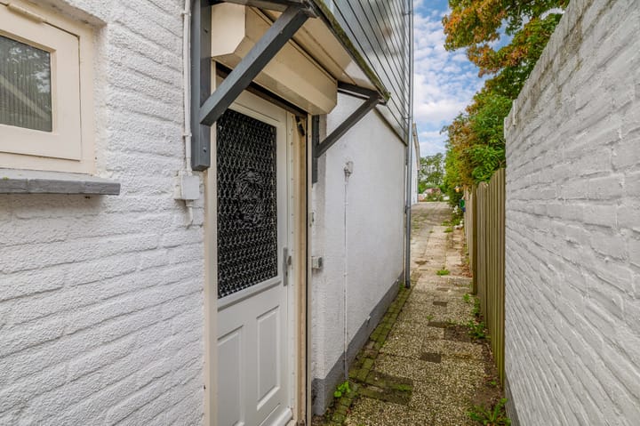 Vrijstaande woning te koop: Lisserdijk 419, Lisserbroek