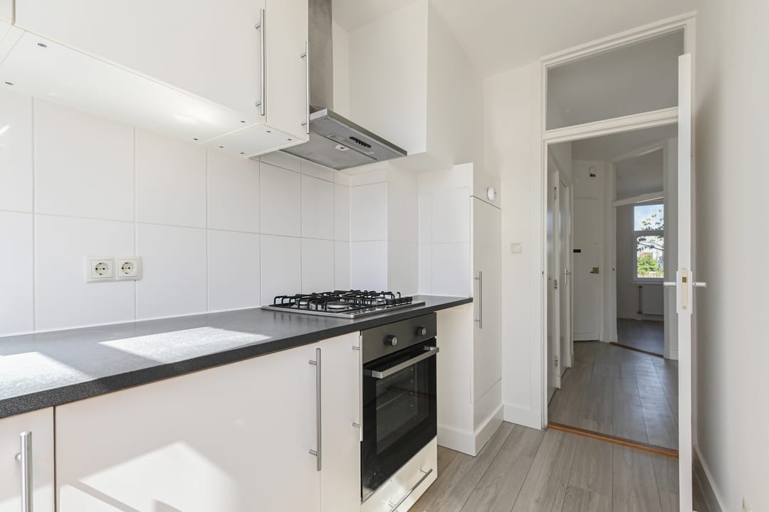 Photo 11 of Loosdrechtsestraat 18