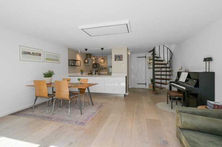 Tussenwoning te koop: Roosmarijnhof 9, Duivendrecht