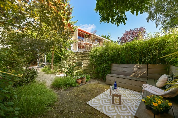Tussenwoning te koop: Roosmarijnhof 9, Duivendrecht