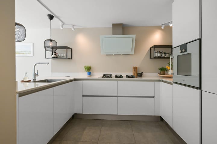Tussenwoning te koop: Roosmarijnhof 9, Duivendrecht