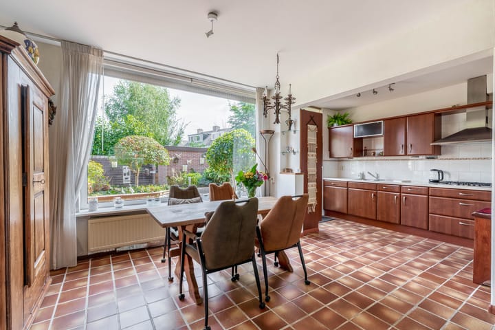 Tussenwoning te koop: van Ostadestraat 44, Lisse