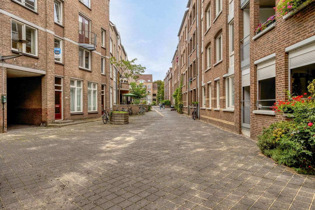 Photo 28 of Sint Teunisstraat 11-B