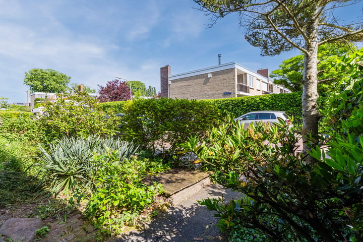 Tussenwoning te koop: Willem Buyslaan 4, Haarlem