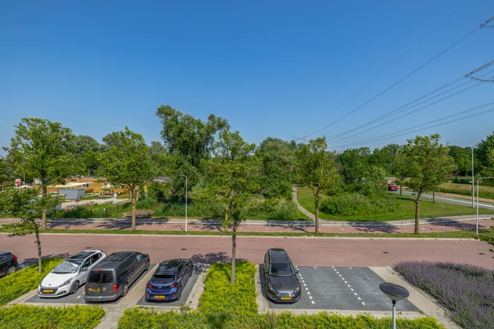 Tussenwoning te koop: Weiteveen 3, Zaandam